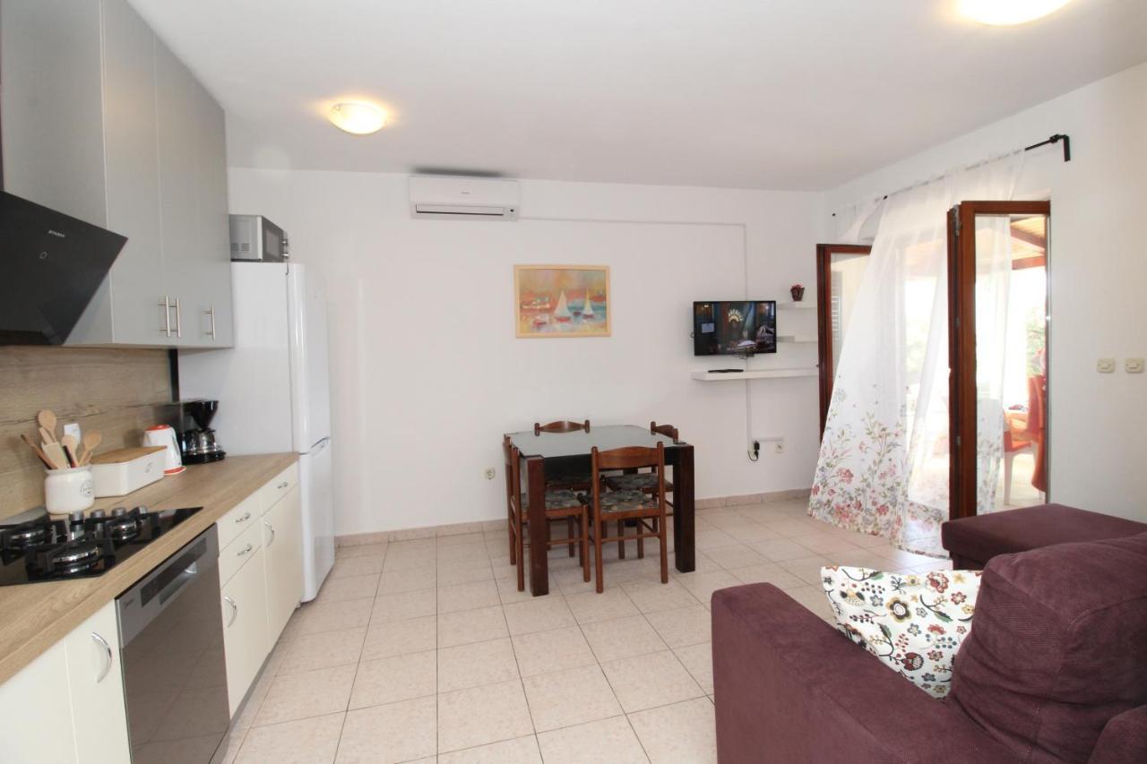 Apartments By The Sea Mandre, Pag - 6284 Kolan Exterior photo