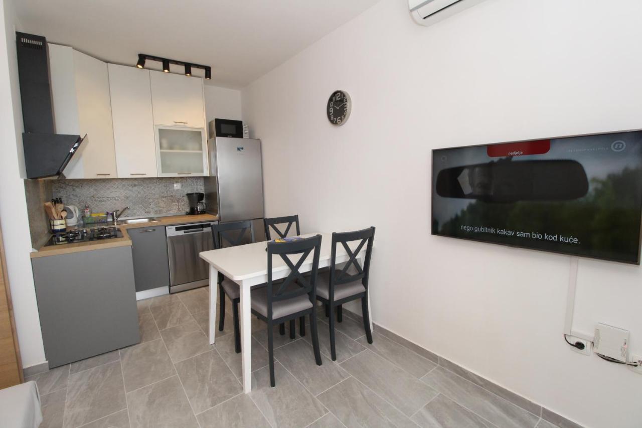 Apartments By The Sea Mandre, Pag - 6284 Kolan Exterior photo