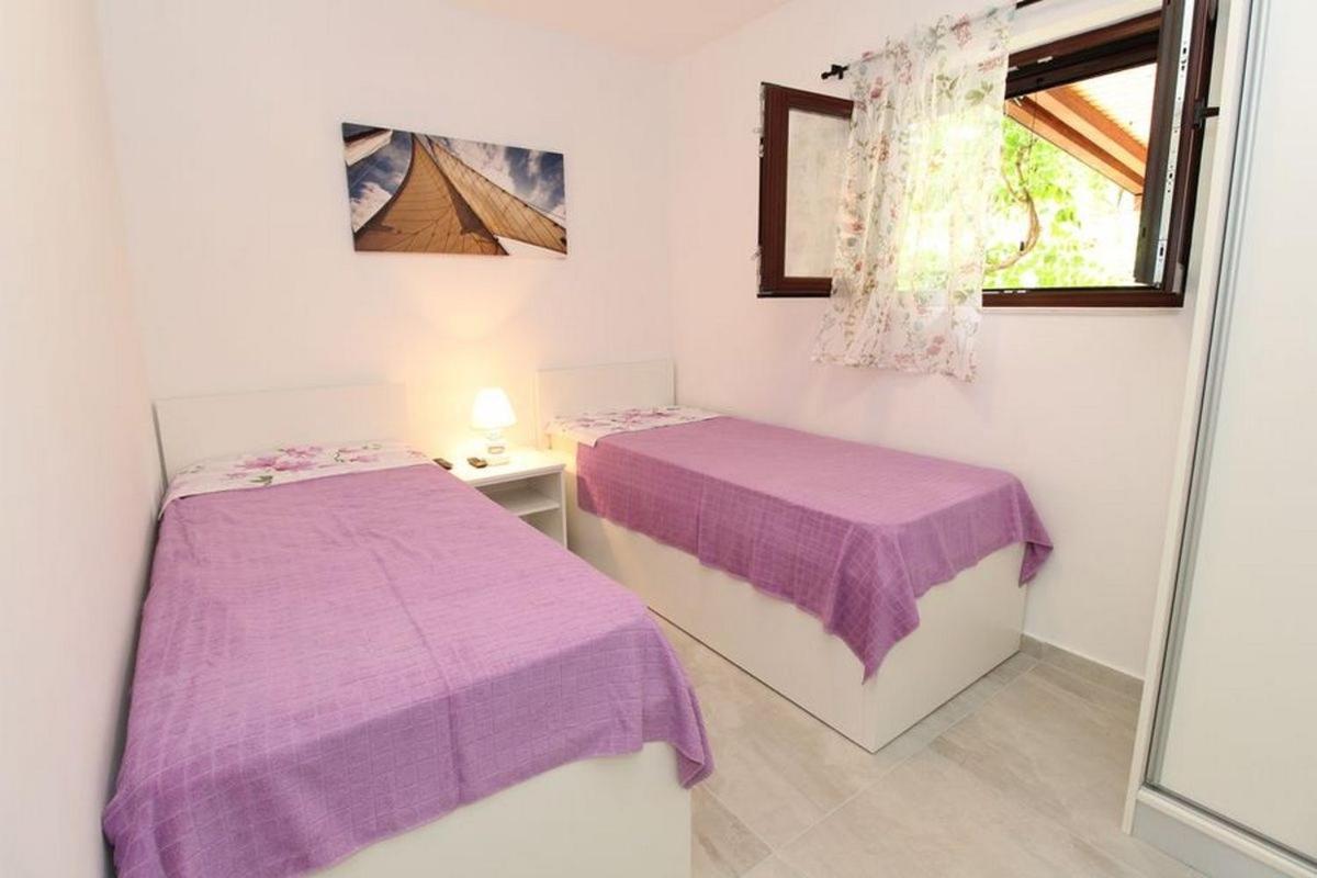 Apartments By The Sea Mandre, Pag - 6284 Kolan Exterior photo