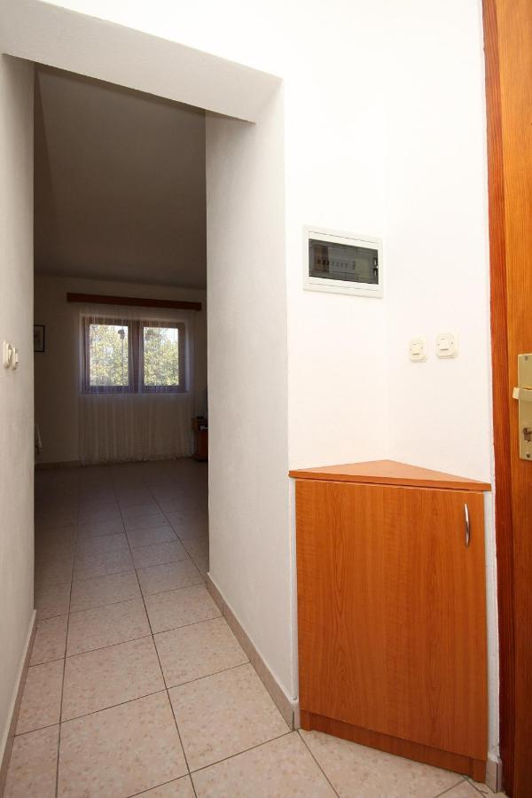 Apartments By The Sea Mandre, Pag - 6284 Kolan Exterior photo