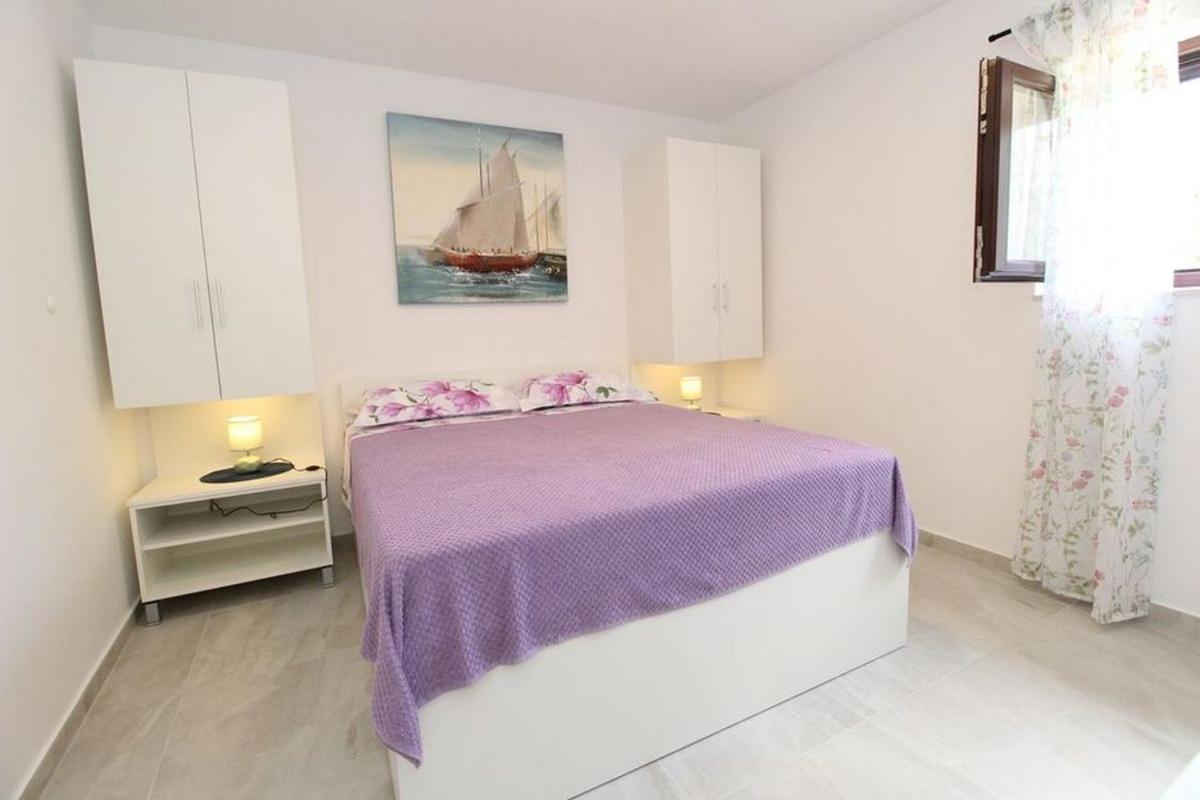 Apartments By The Sea Mandre, Pag - 6284 Kolan Exterior photo