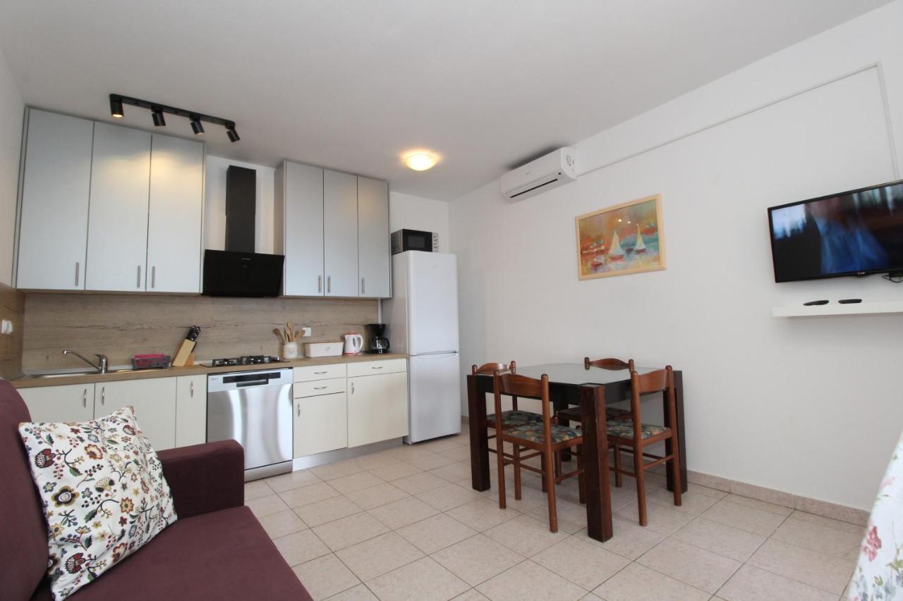 Apartments By The Sea Mandre, Pag - 6284 Kolan Exterior photo