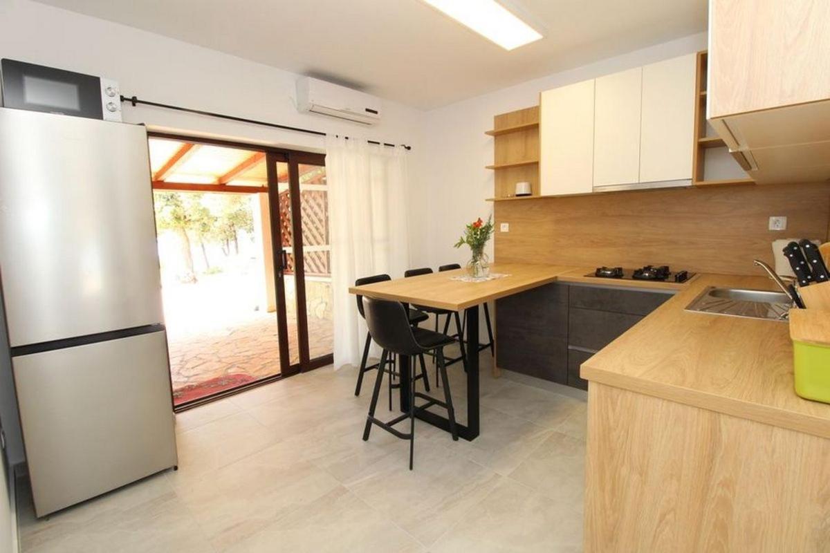 Apartments By The Sea Mandre, Pag - 6284 Kolan Room photo